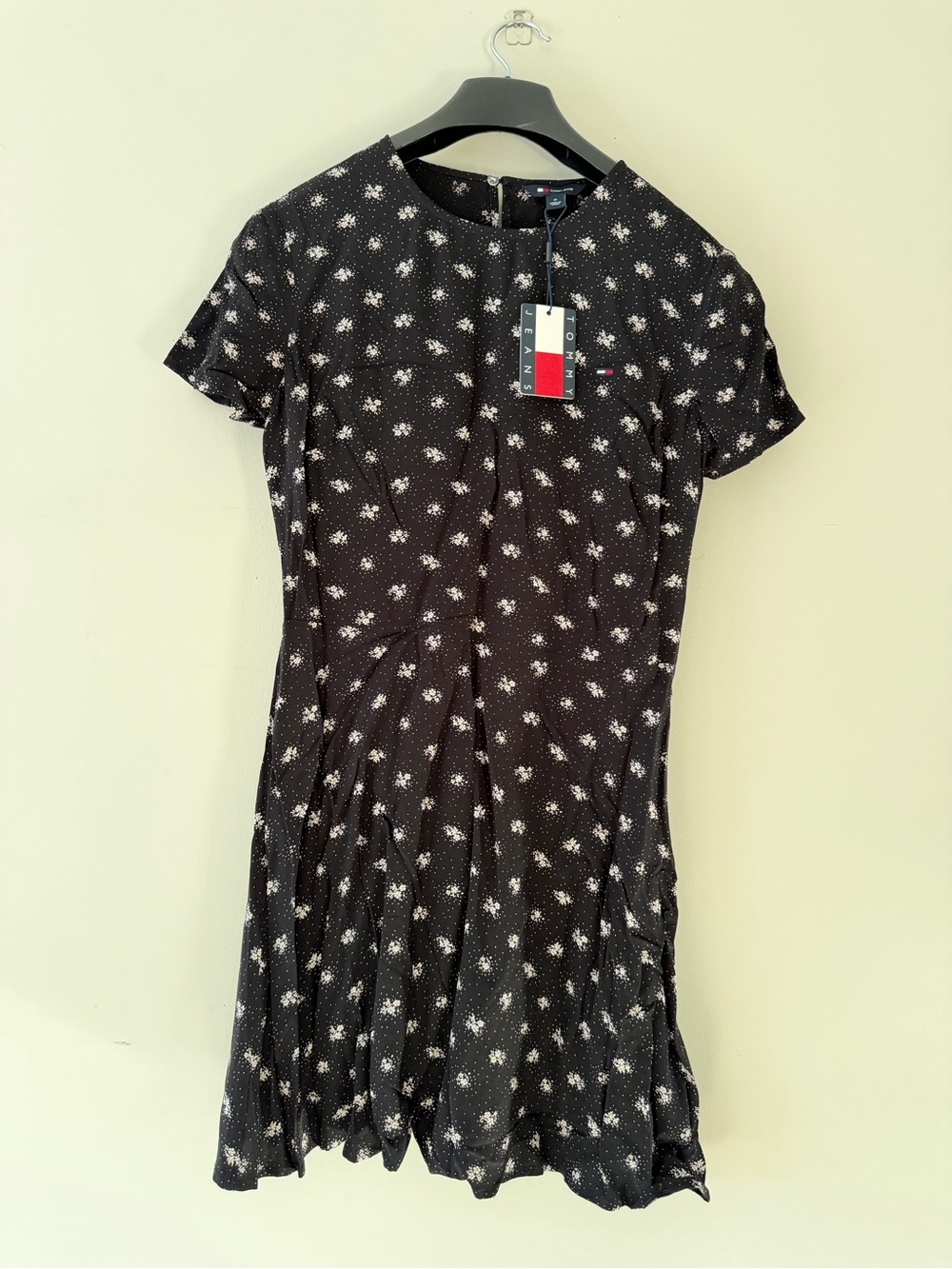 NWT Tommy Hilfiger Black pattern Dress with White Floral Print size medium